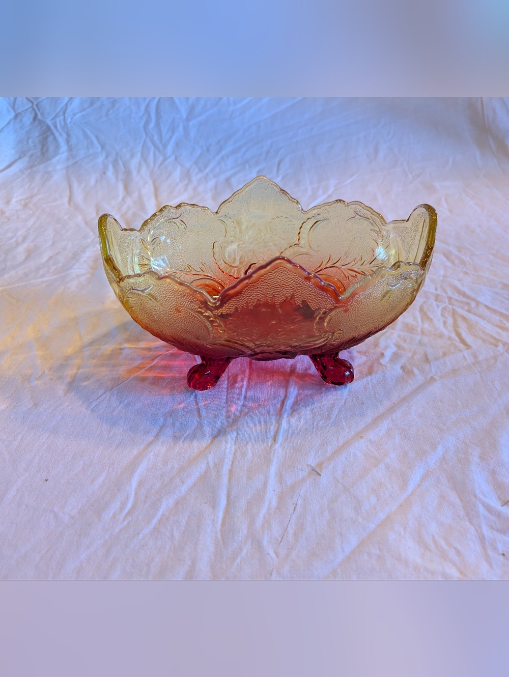 2/40$ Vintage Amber to Ruby Glass Decorative Bowl
